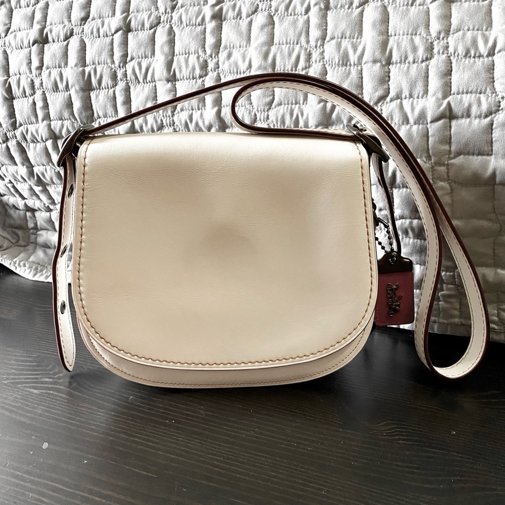 COACH 1941 Saddle 23 Bag Glovetanned Leather White